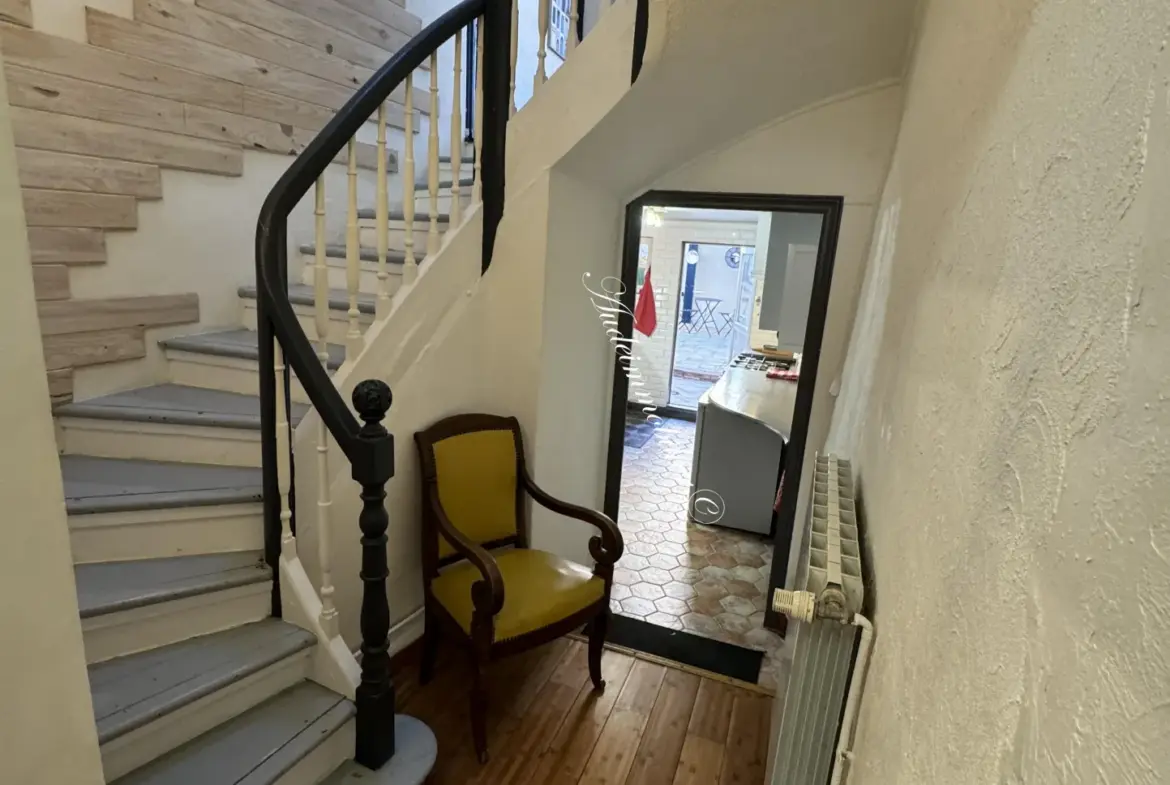 Maison de ville avec cour/terrasse à Limoux à vendre 