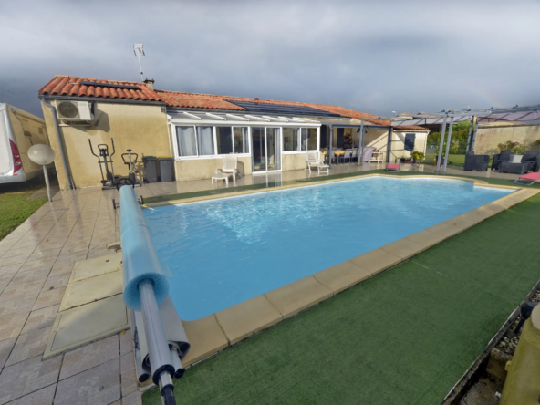 Maison à vendre à Grezac - Secteur Cozes avec piscine et jardin