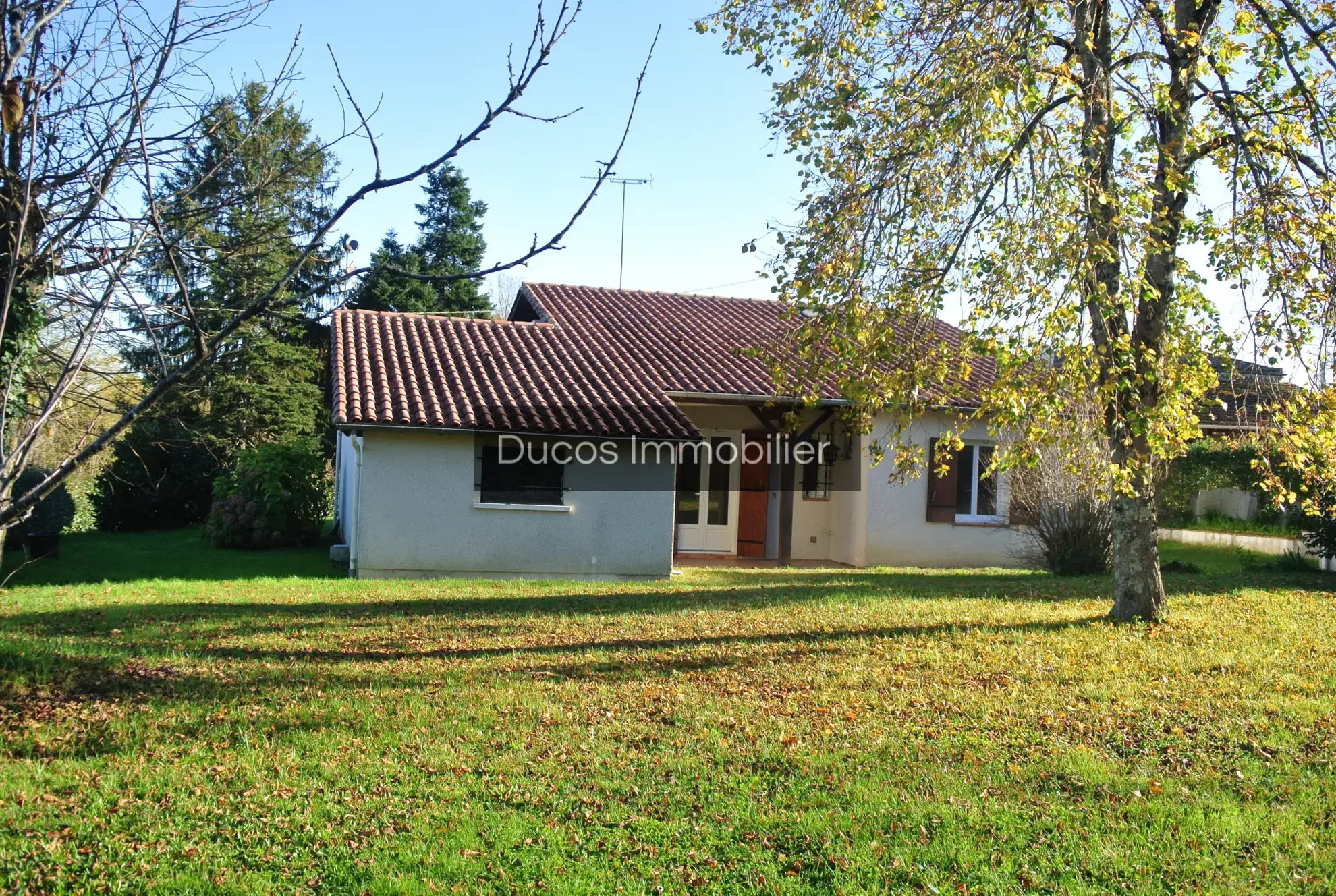 Maison de construction traditionnelle à Fourques-sur-Garonne avec parc 