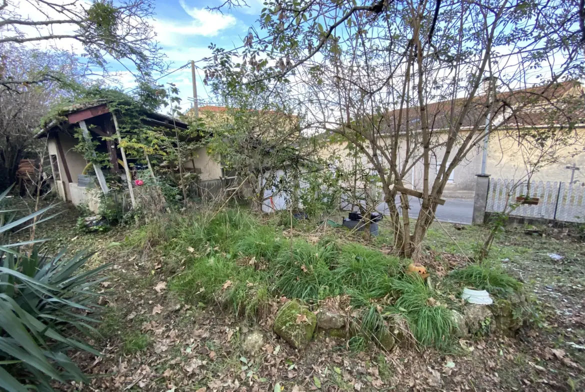 Maison à rénover avec terrain à Villenave de Rions 