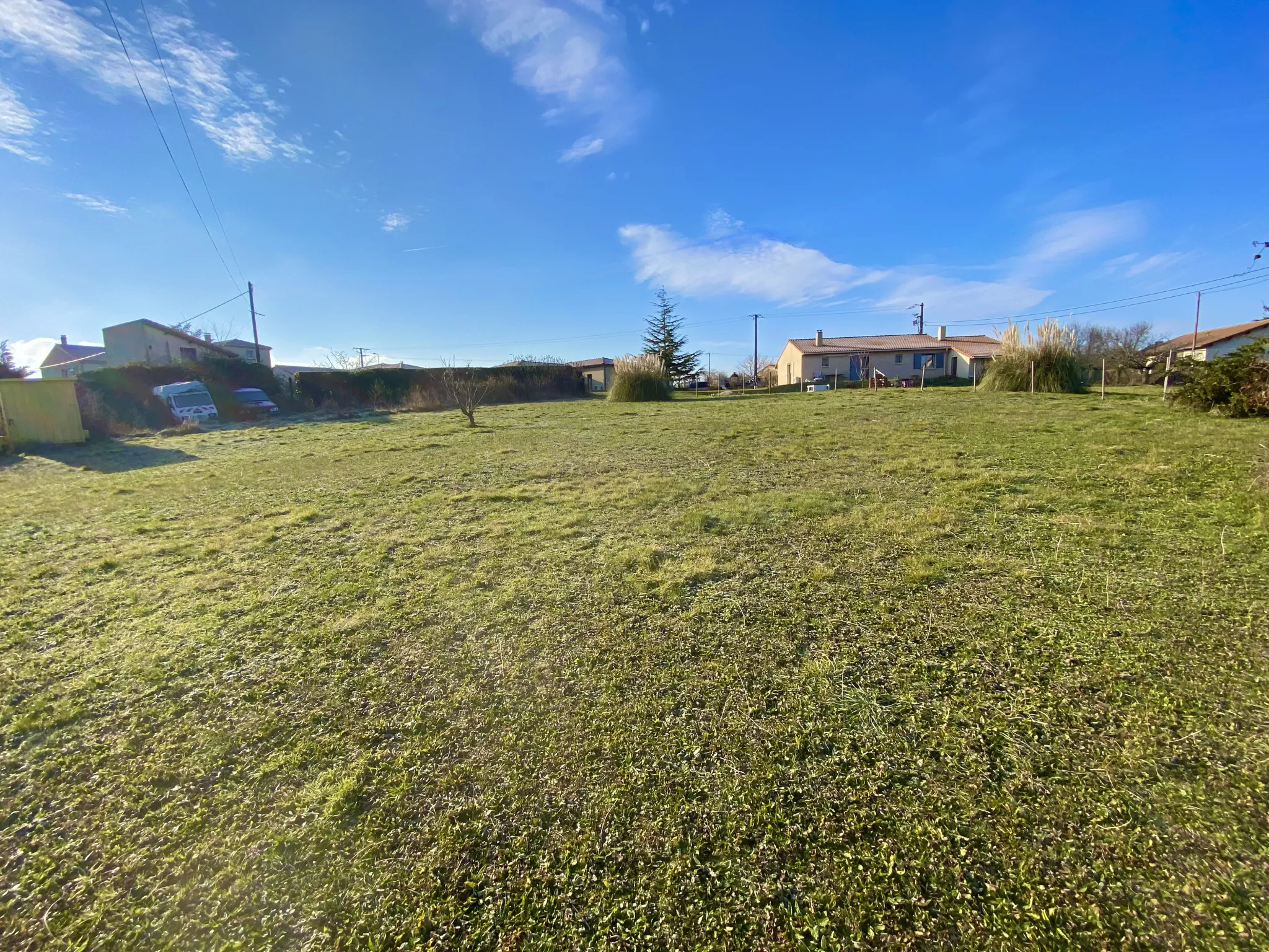 À vendre : Terrain plat de 700 m2 à 85 000 € à Saint-Cyr 