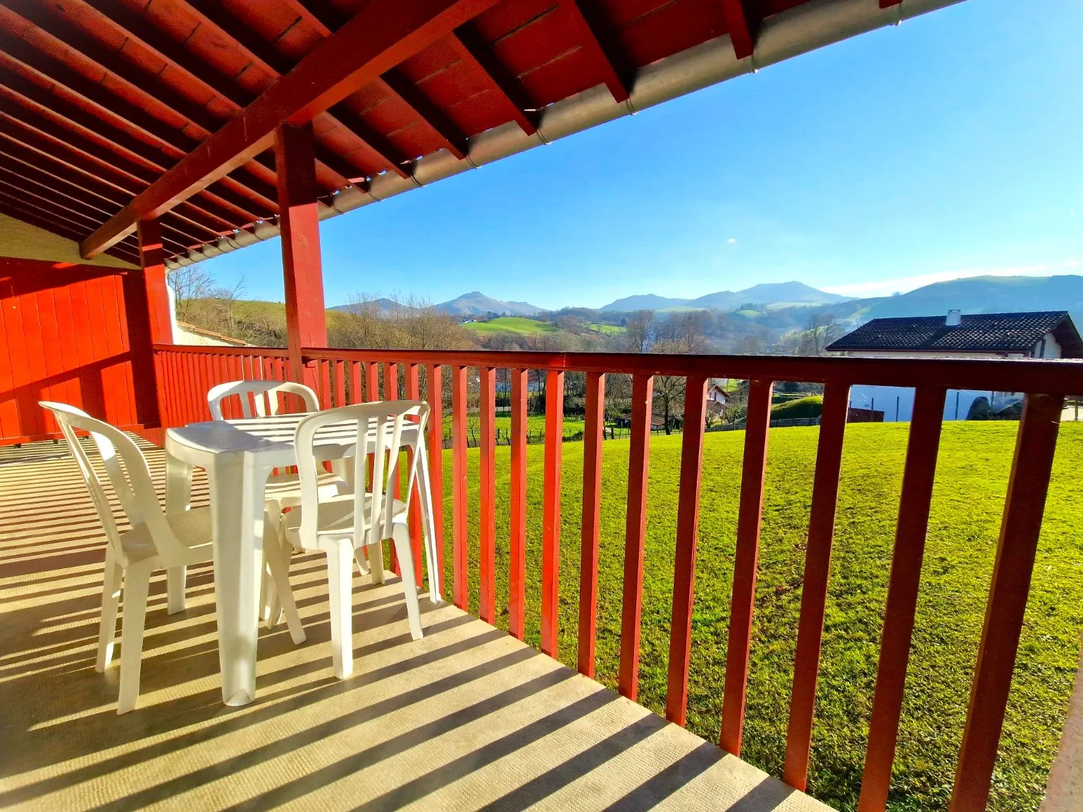 Appartement T3 avec balcon et piscine à Souraide 