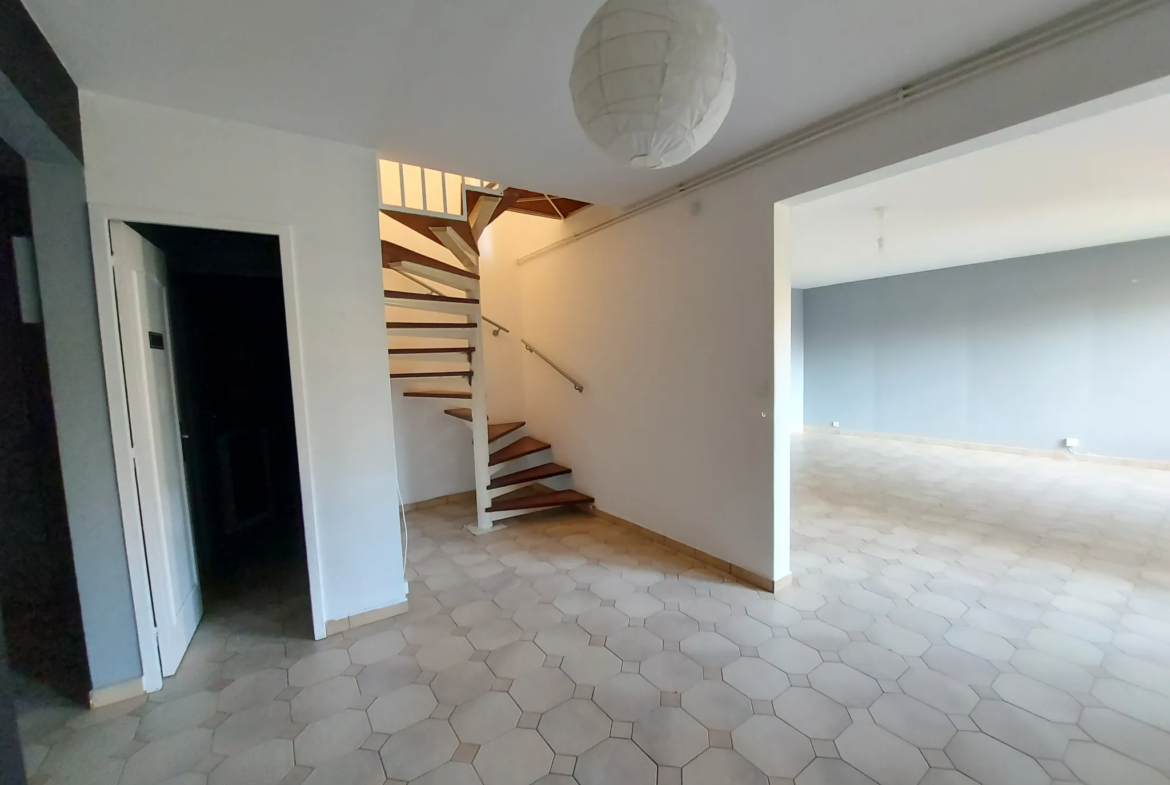 Appartement Duplex 4 pièces à vendre à Maurepas - 270000 € 