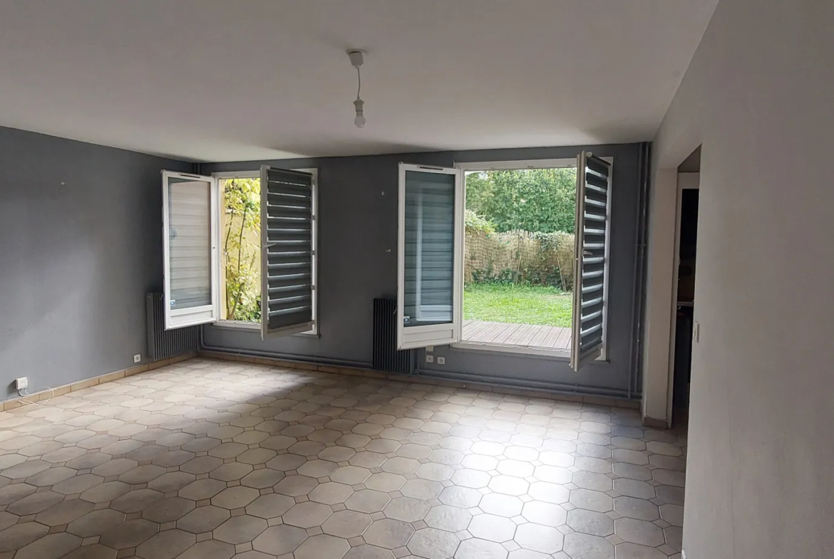 Appartement Duplex 4 pièces à vendre à Maurepas - 270000 € 