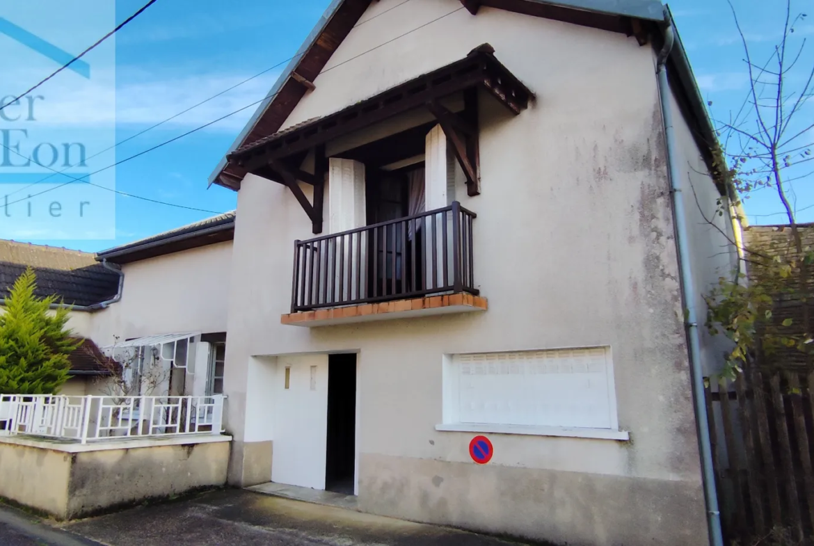 Maison de village à vendre à Cruzy le Chatel avec jardin et potentiel d'agrandissement 