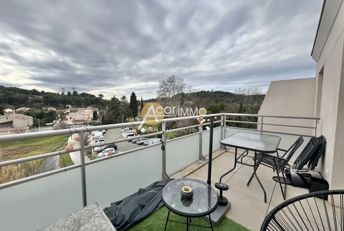 Appartement T2 au dernier étage avec parking et cave à Toulon Ouest 