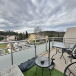 À vendre : Appartement T2 au dernier étage avec terrasse et parking à Toulon Ouest