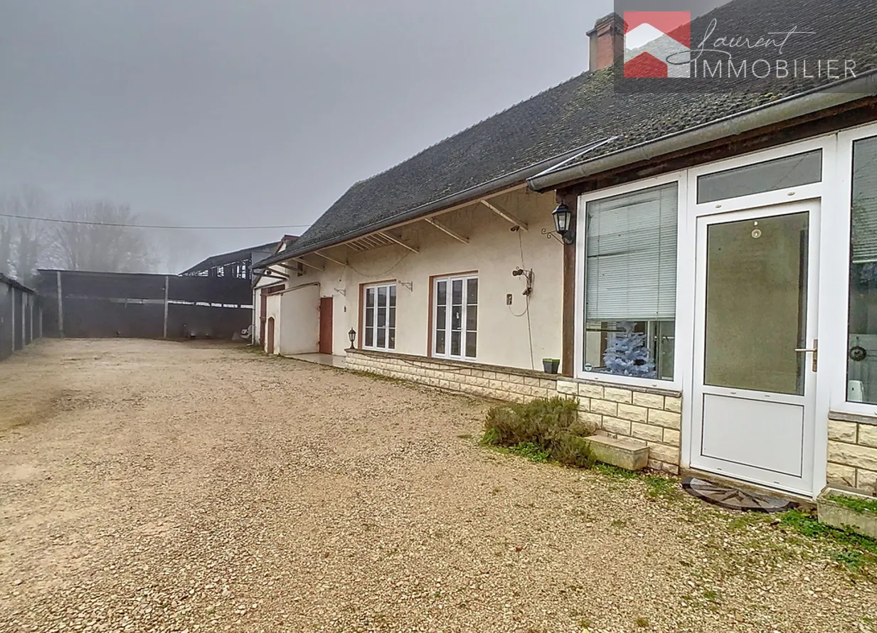 Ancienne ferme à Simandre : 165 m² avec terrain de 7108 m² à 230 000 € 