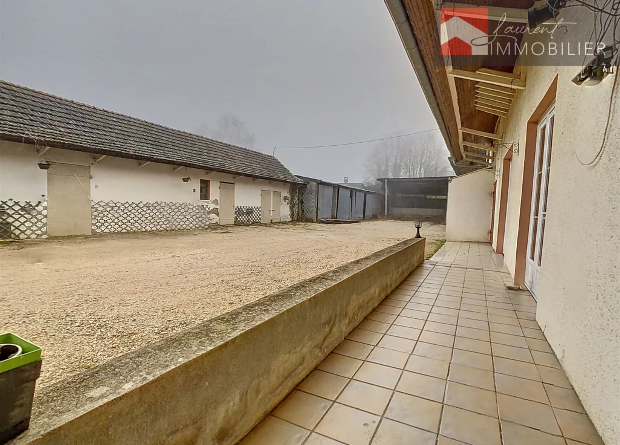 Ancienne ferme à Simandre : 165 m² avec terrain de 7108 m² à 230 000 € 