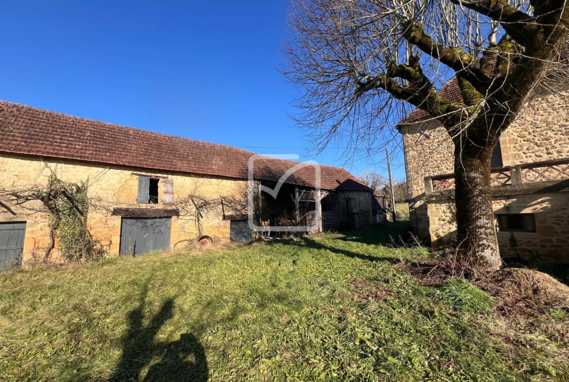 Corps de Ferme à Vendre à Masclat - 2,2 Hectares 