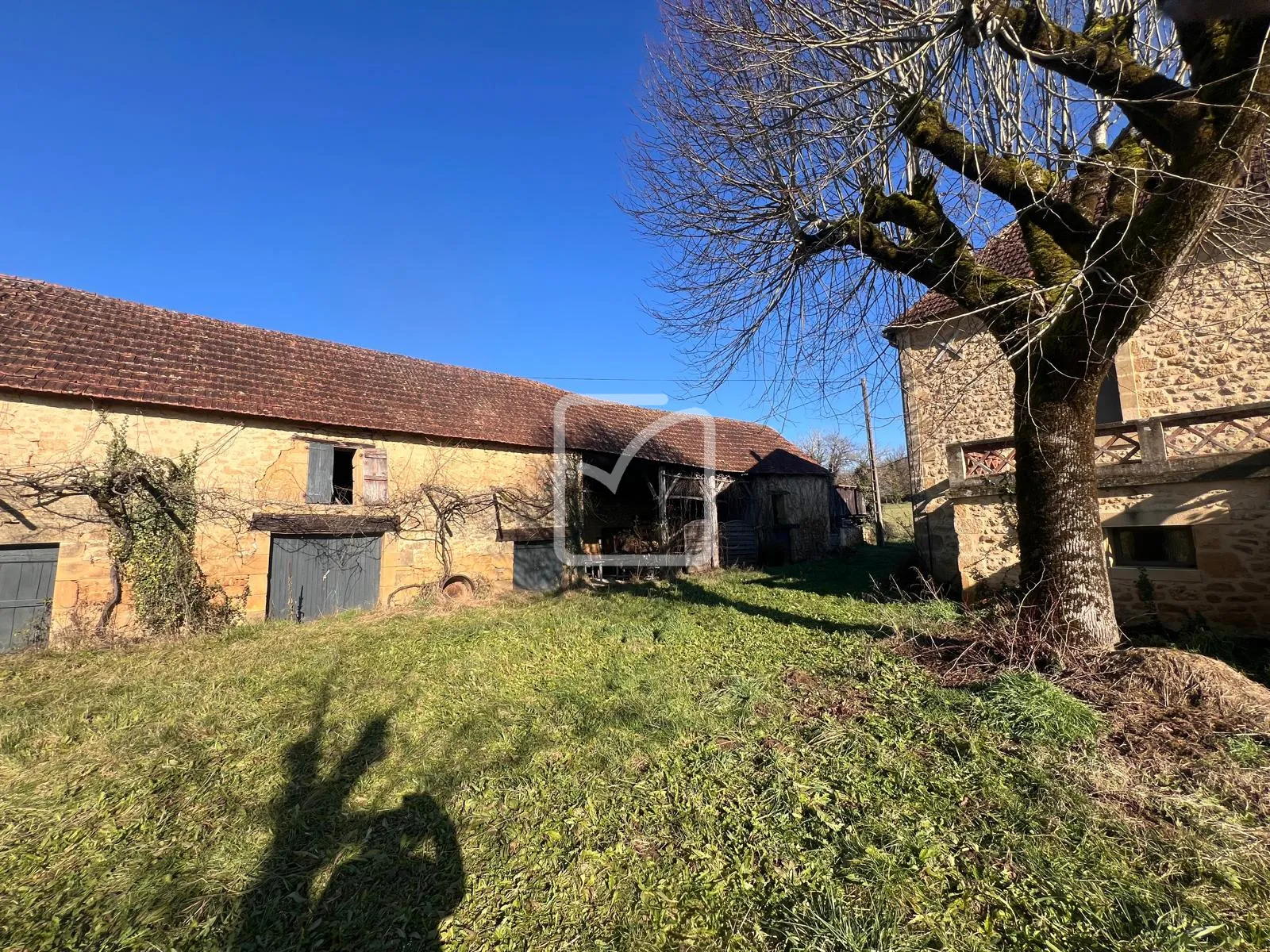 Corps de Ferme à Vendre à Masclat - 2,2 Hectares 