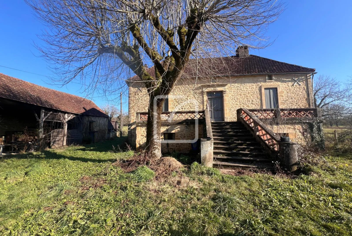 Corps de Ferme à Vendre à Masclat - 2,2 Hectares 