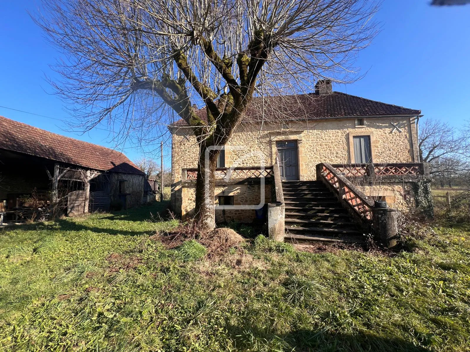 Corps de Ferme à Vendre à Masclat - 2,2 Hectares 