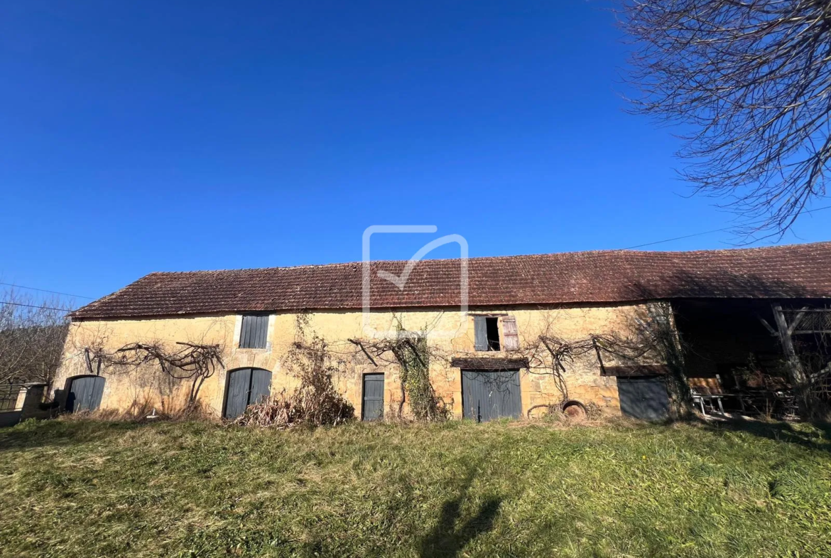 Corps de Ferme à Vendre à Masclat - 2,2 Hectares 