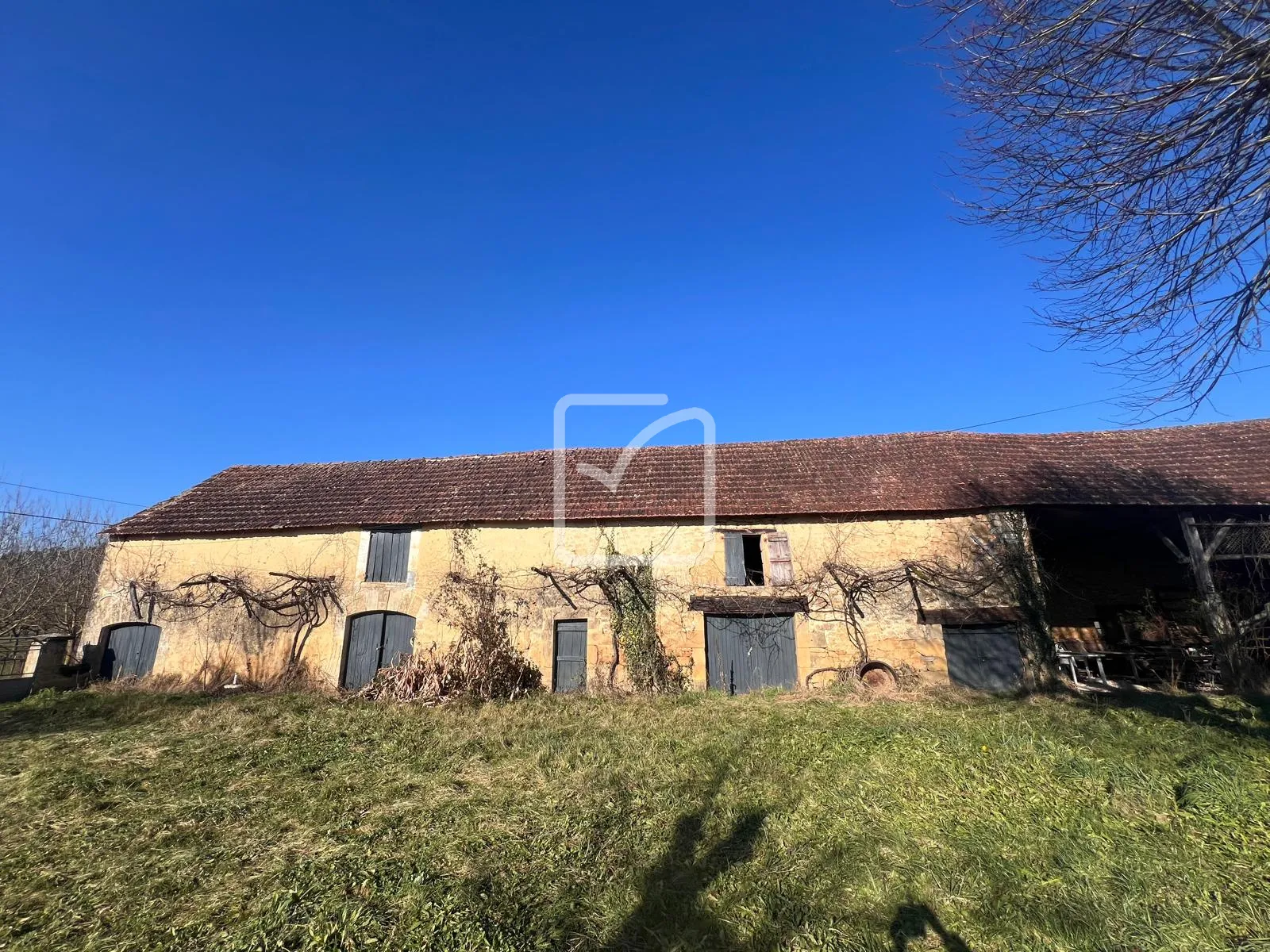 Corps de Ferme à Vendre à Masclat - 2,2 Hectares 