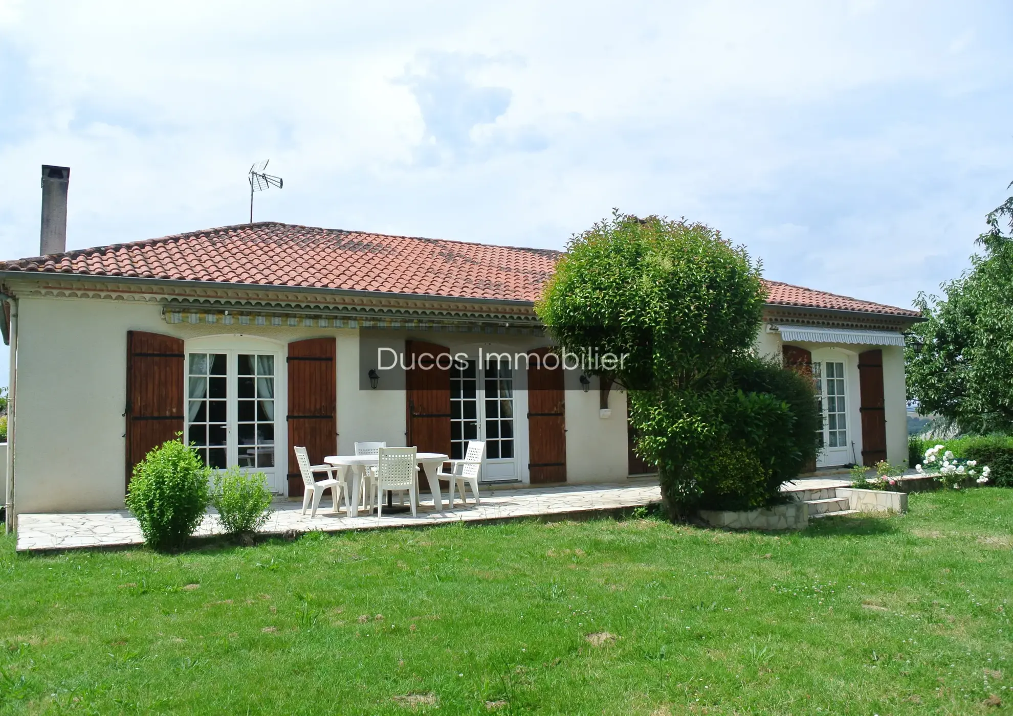 Maison traditionnelle 3 chambres à Beaupuy avec joli parc 