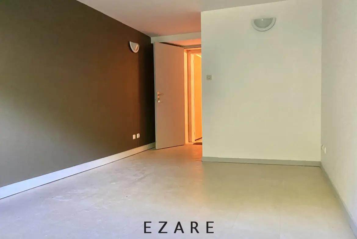 Bureau/Appartement 40,30m² à Dijon - Polyvalent et Prêt à l'Emploi 