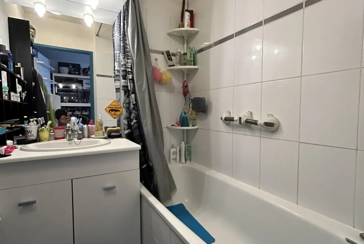 À vendre : Appartement F3 de 56 m² à Étampes avec Piscine 