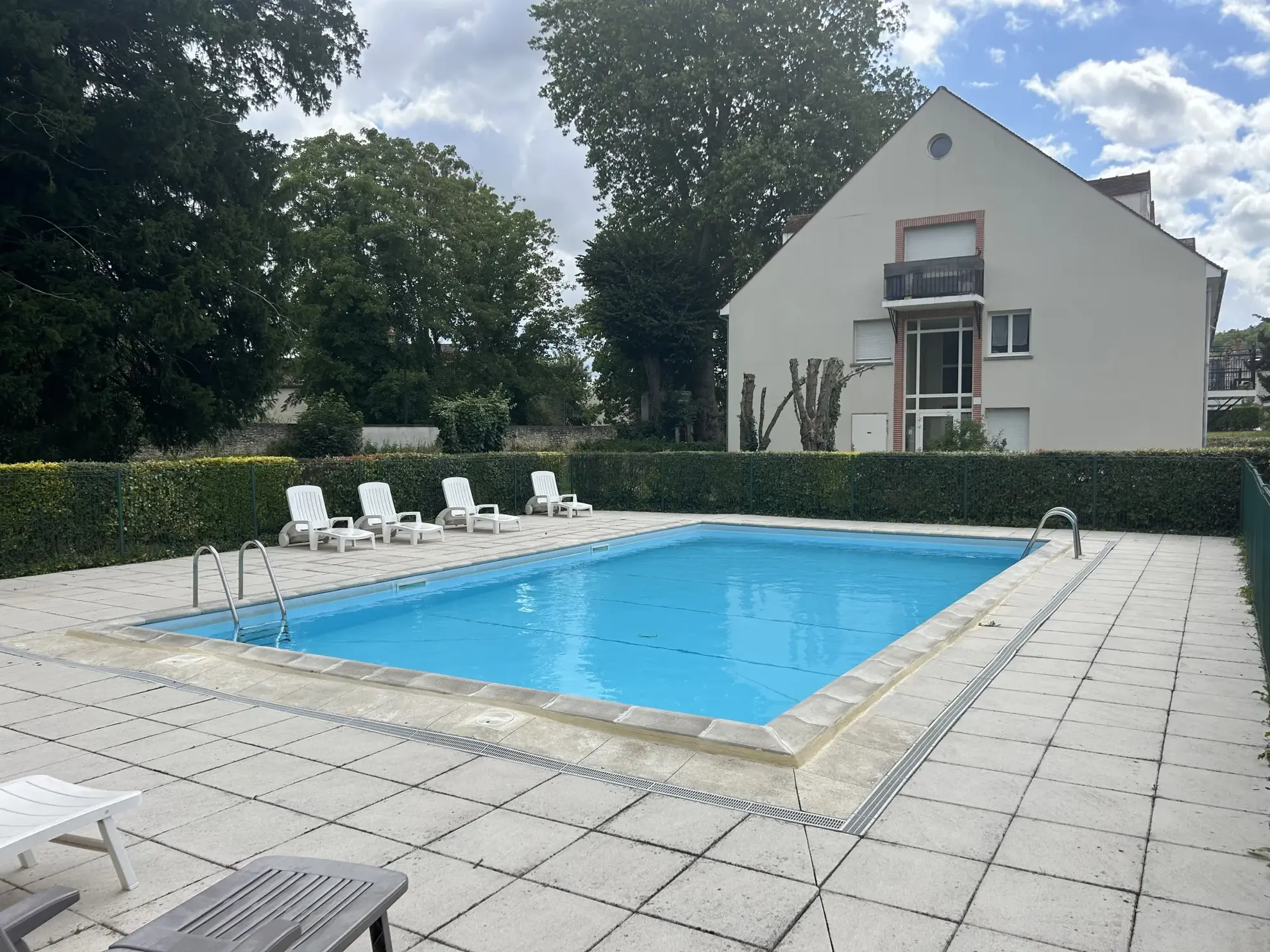 À vendre : Appartement F3 de 56 m² à Étampes avec Piscine 