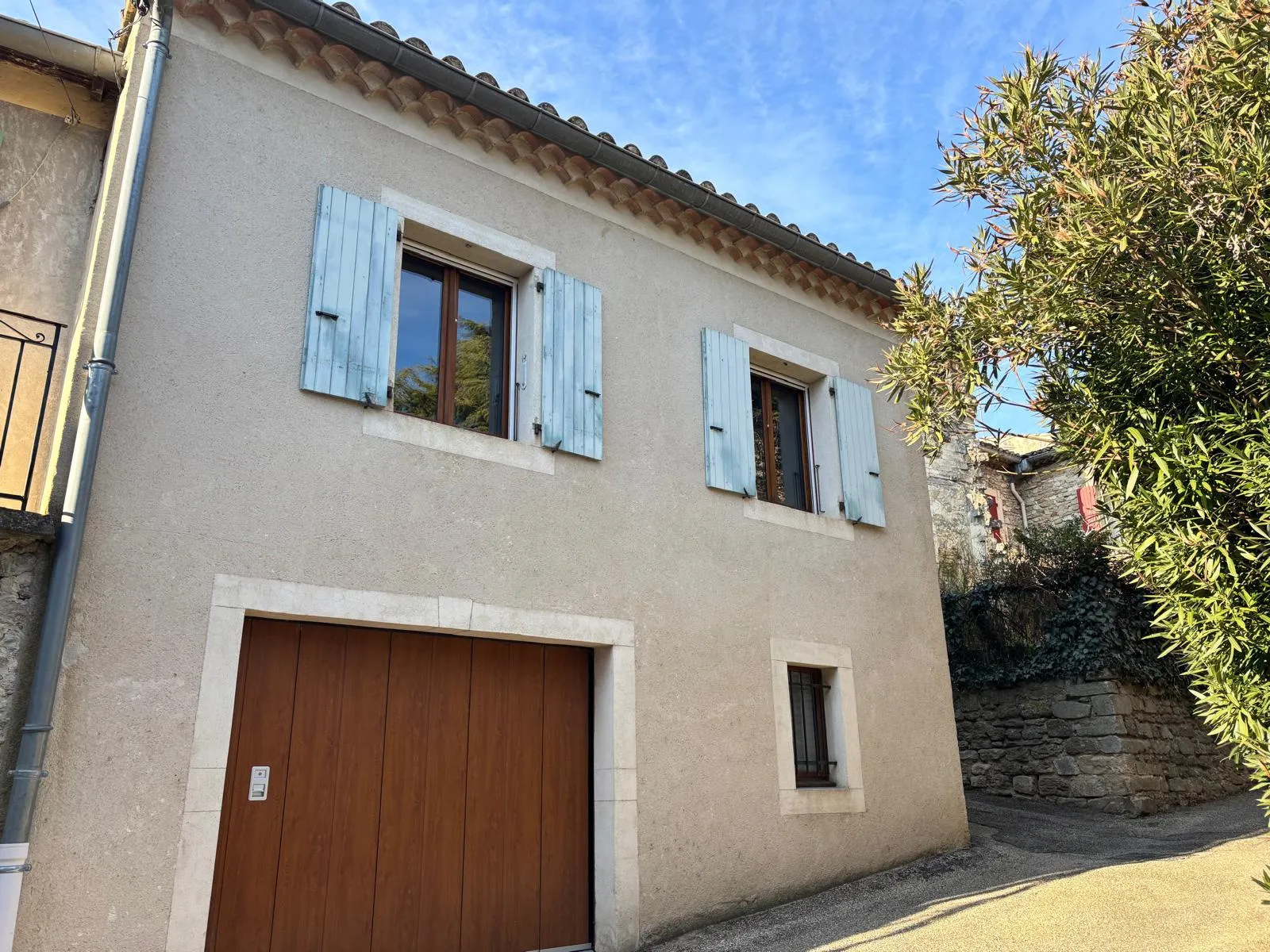 Maison de village à Grignan avec 2 chambres et garage 