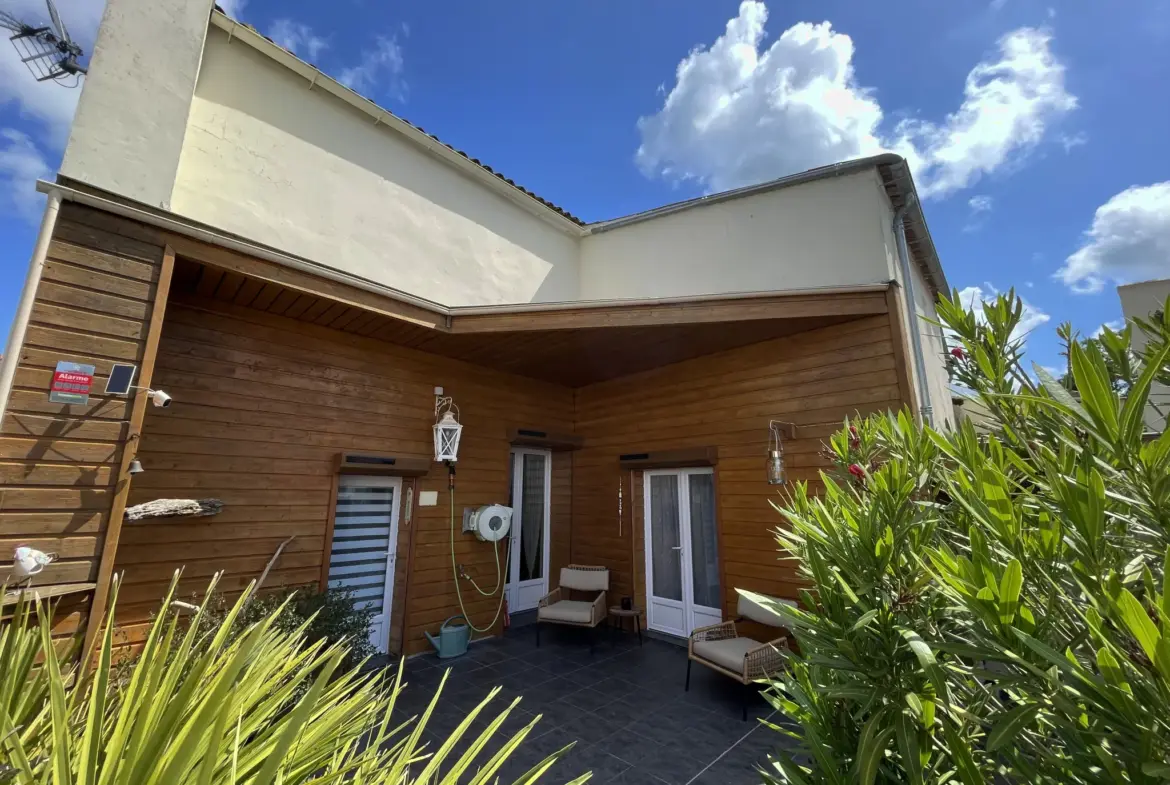 Maison de charme à Chaillevette, 130 m² avec terrasse et garage 