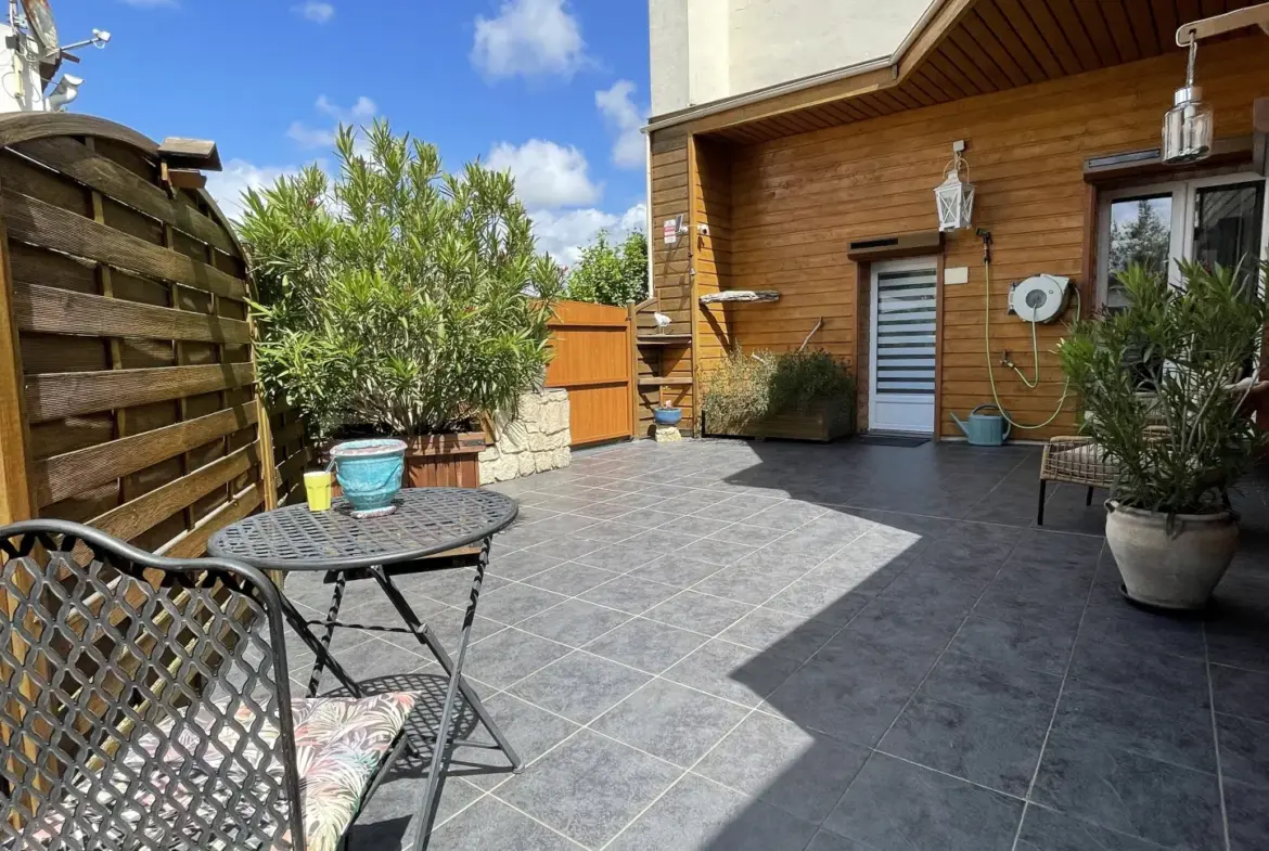 Maison de charme à Chaillevette, 130 m² avec terrasse et garage 