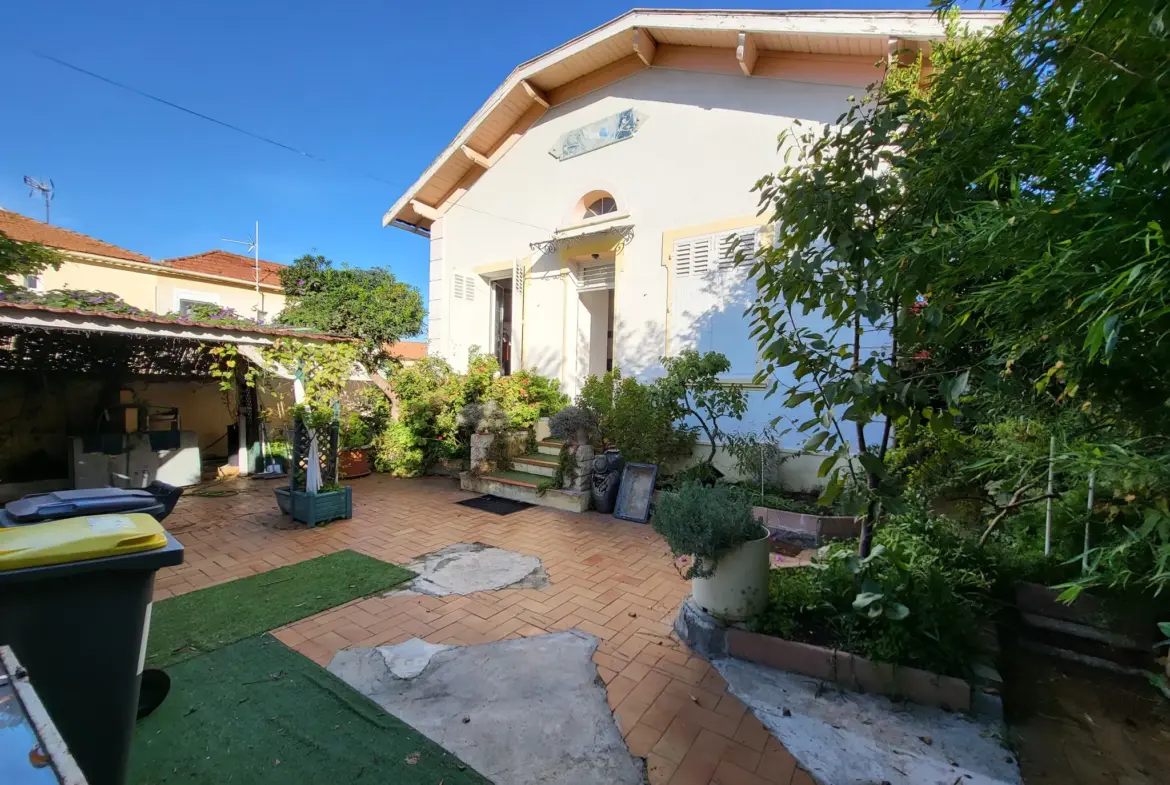 Maison individuelle à rénover à La Seyne-Sur-Mer - Opportinité rare 