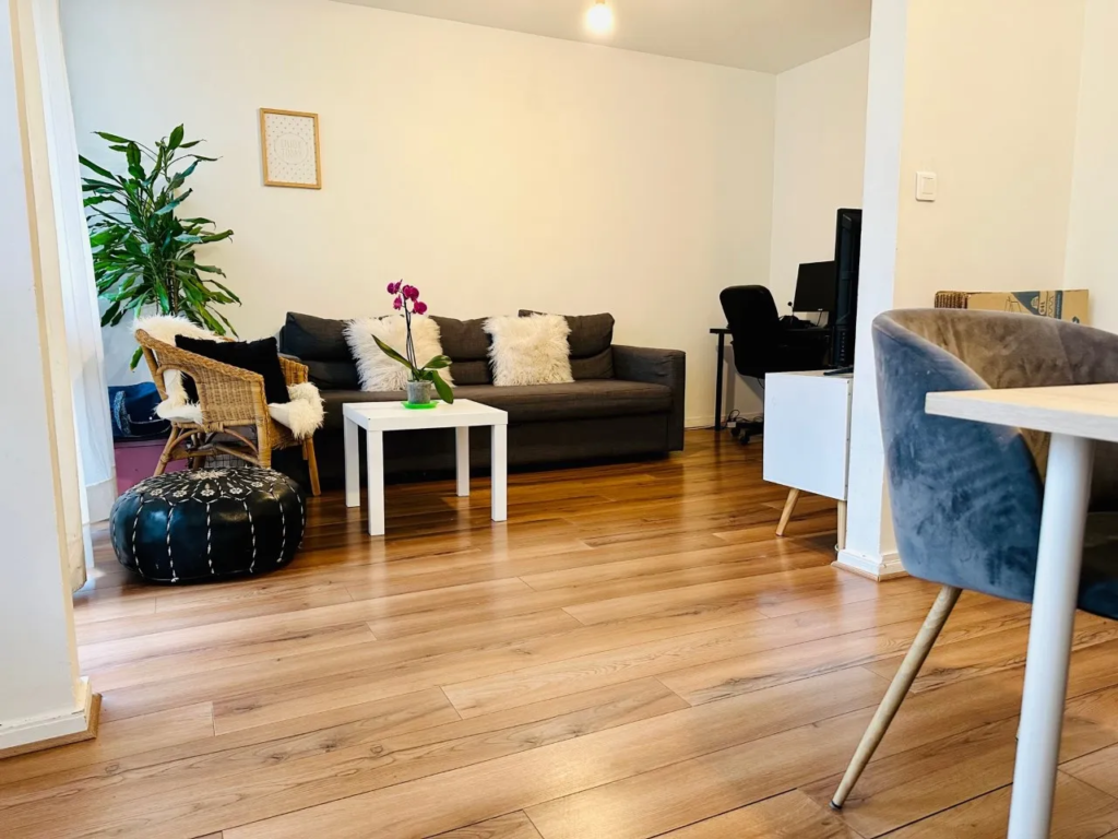 Appartement avec balcon et piscine à Fontenay-le-Fleury