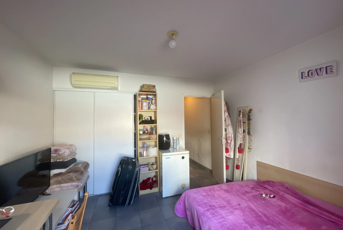 Studio meublé de 21,3 m² à Toulon, rendement 5,2% 