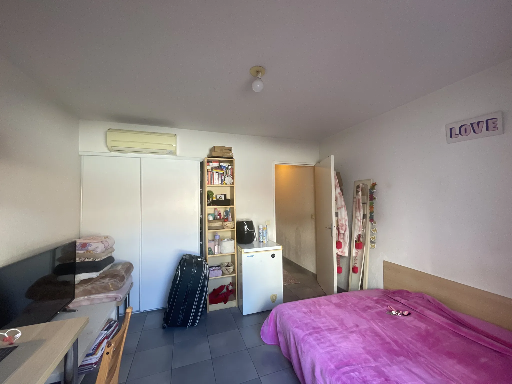 Studio meublé de 21,3 m² à Toulon, rendement 5,2% 