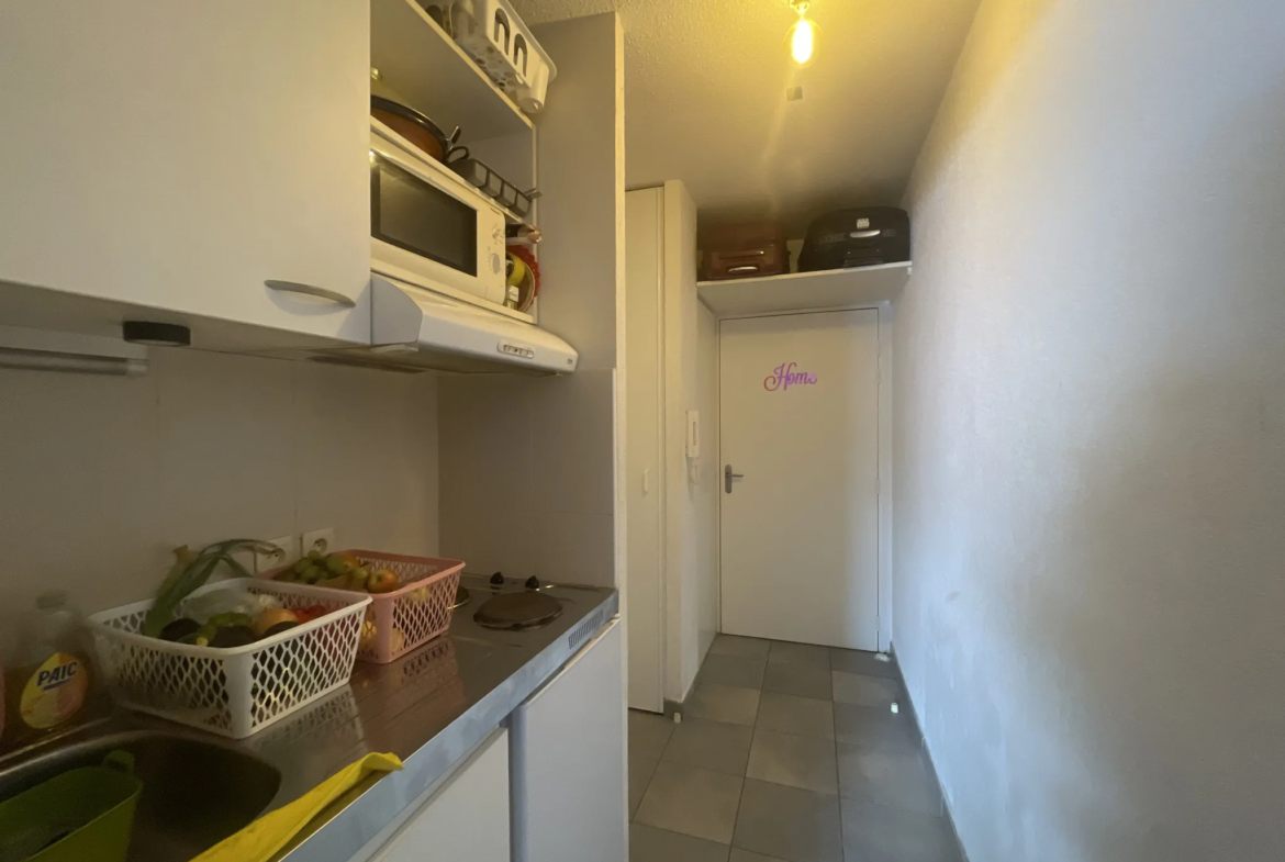 Studio meublé de 21,3 m² à Toulon, rendement 5,2% 