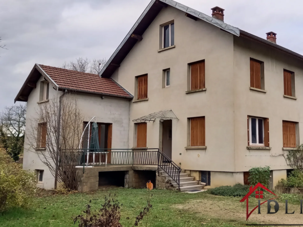 Maison mitoyenne T5 à Voiteur avec jardin