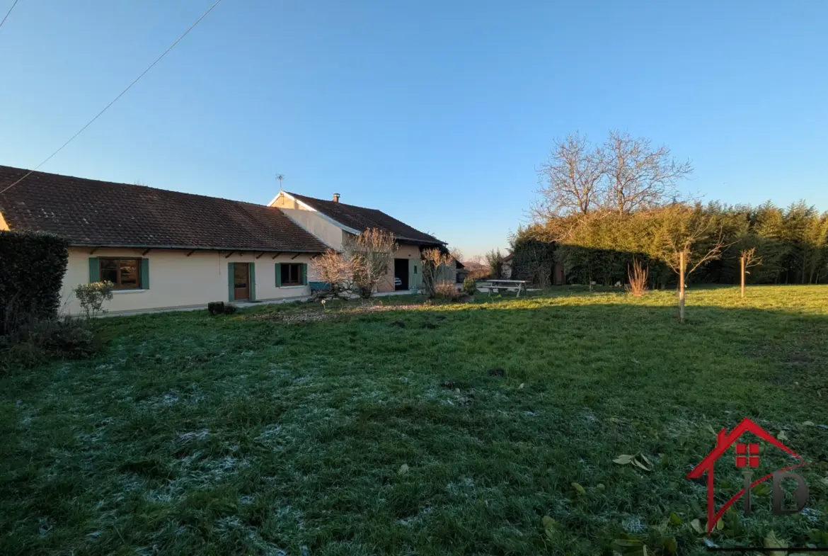 Maison indépendante avec dépendances et jardin à Pierre de Bresse 