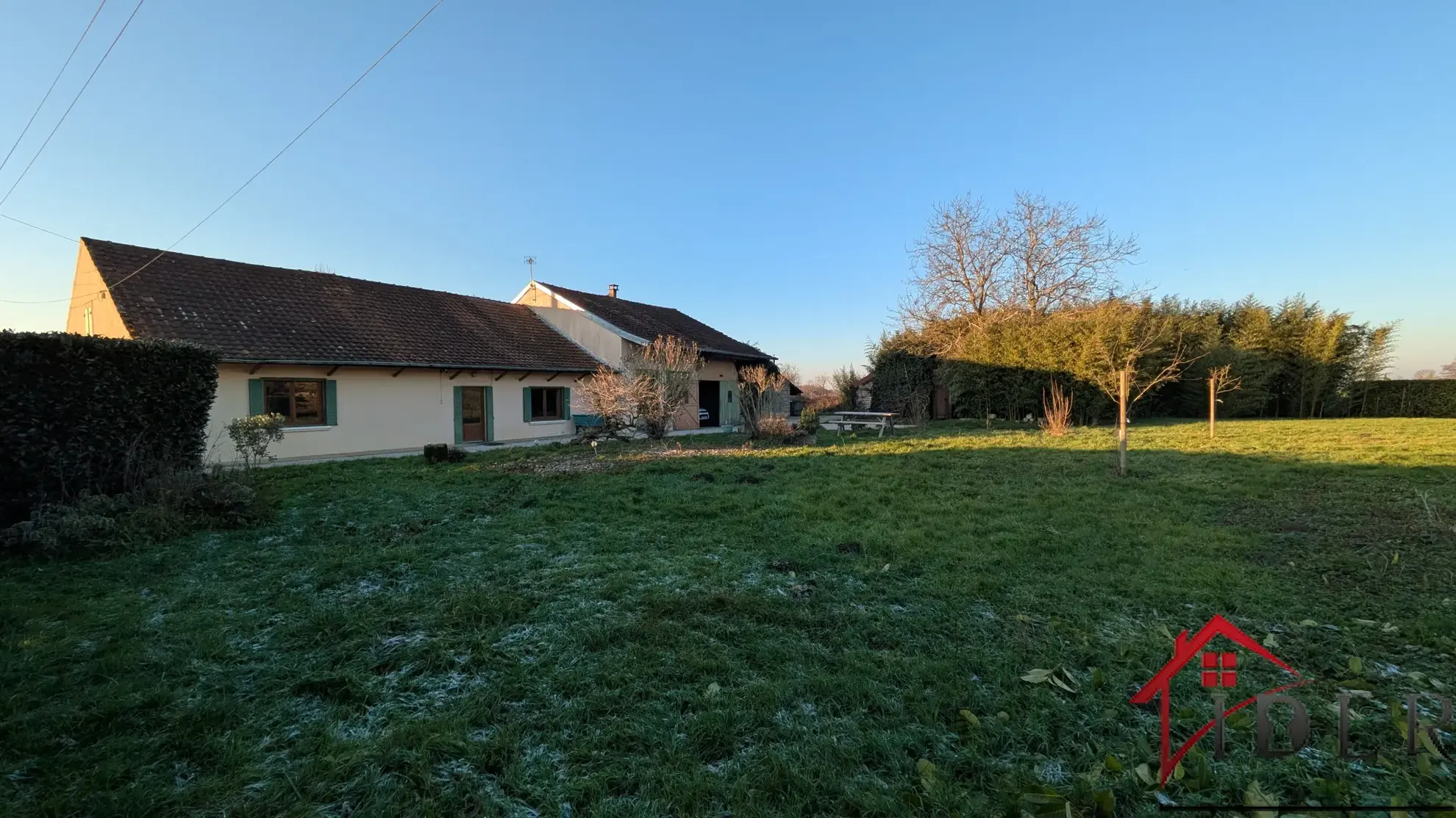 Maison indépendante avec dépendances et jardin à Pierre de Bresse 