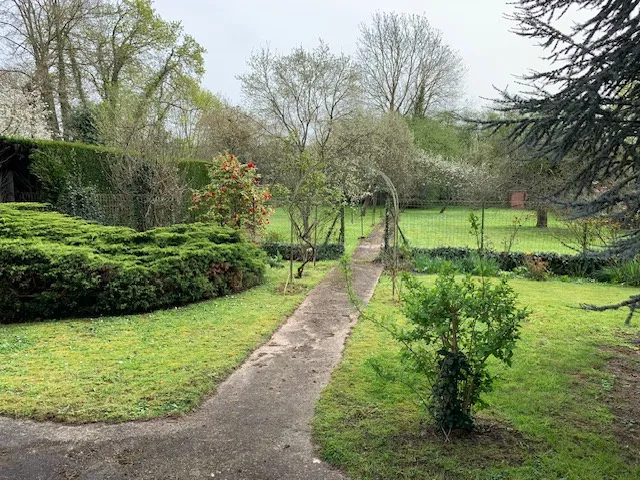 A vendre : Maison charmante à Cauffry avec 4 chambres et jardin 