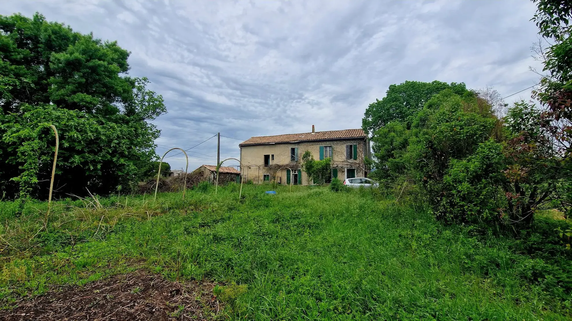 Ferme en pierres à restaurer à Bollène - 125 m² sur 687 m² 