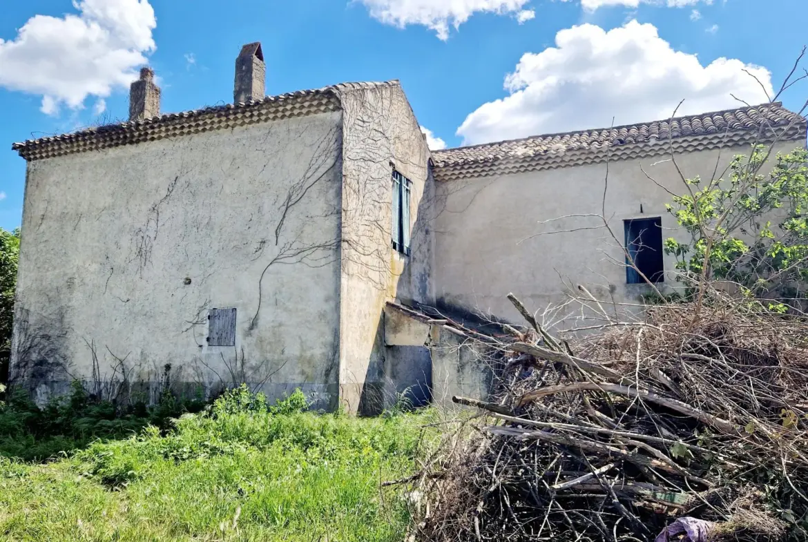 Ferme en pierres à restaurer à Bollène - 125 m² sur 687 m² 