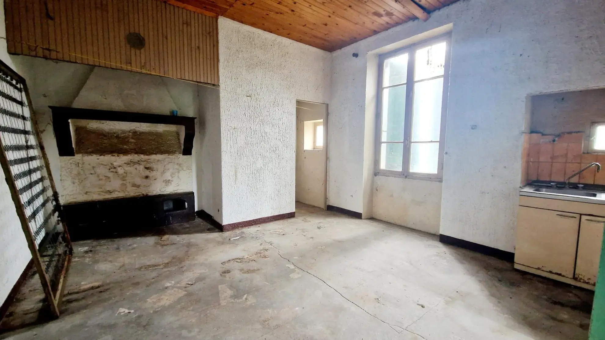 Ferme en pierres à restaurer à Bollène - 125 m² sur 687 m² 