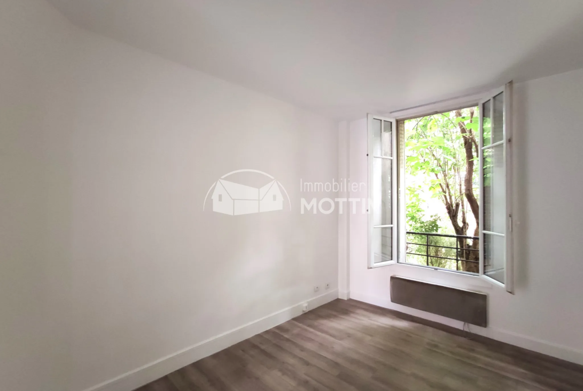 À Vitry-Sur-Seine, STUDIO de 18 m² à vendre pour 108 000 EUR 