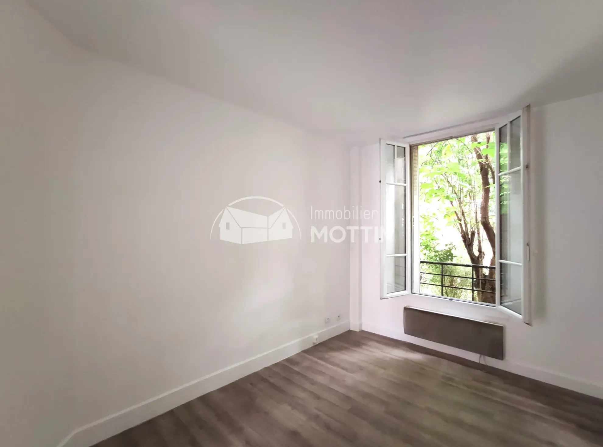 À Vitry-Sur-Seine, STUDIO de 18 m² à vendre pour 108 000 EUR 