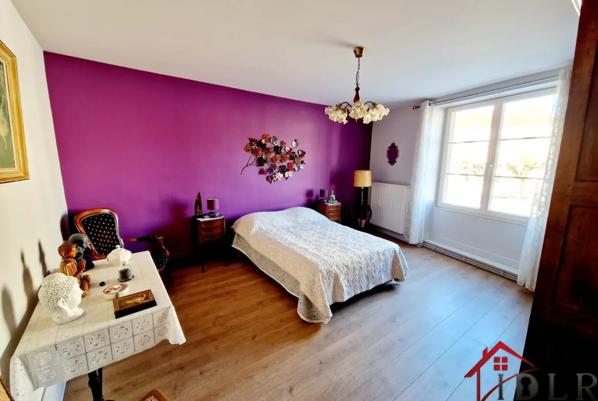 Maison spacieuse de 260 m² à vendre à Voisey 