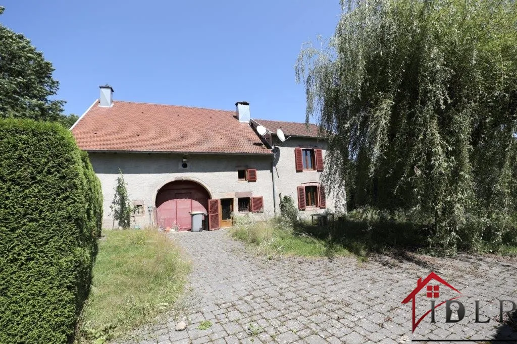 À vendre : Maison de Village à rénover à Melisey sur 15 ares 