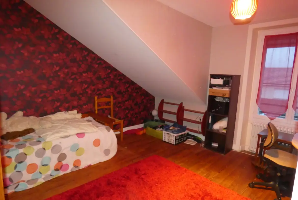 À vendre : belle maison de 191 m² à Aurillac, 5 chambres, jardin et garage 