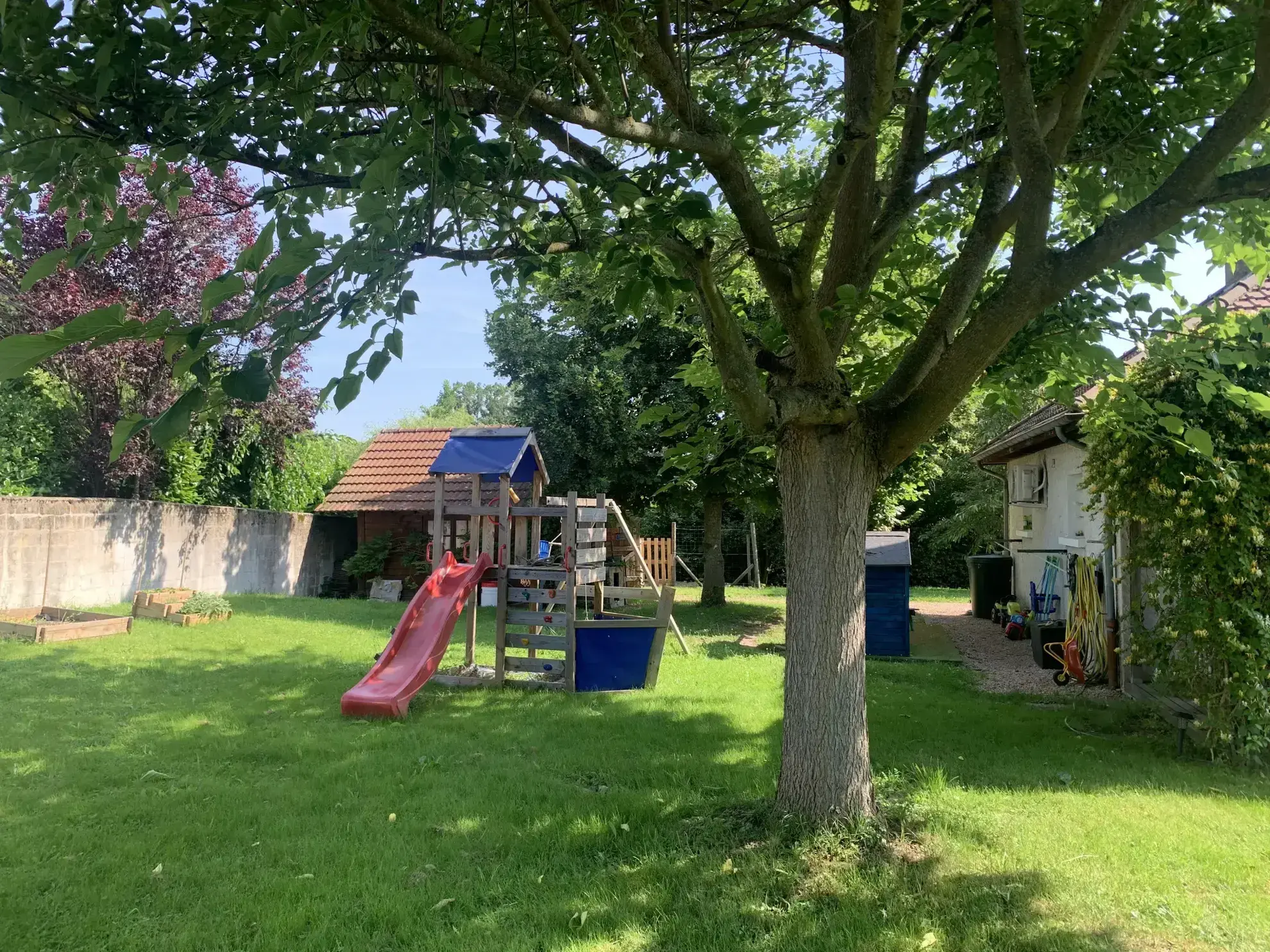 Maison Familiale à Espinasse-Vozelle avec Piscine à vendre 