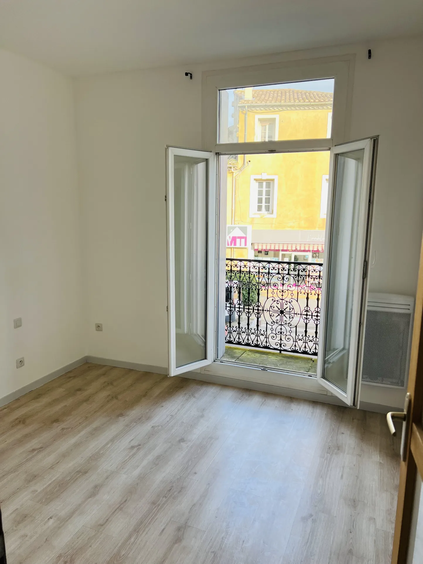 À vendre : Appartement de type 2 avec cour à Lunel 