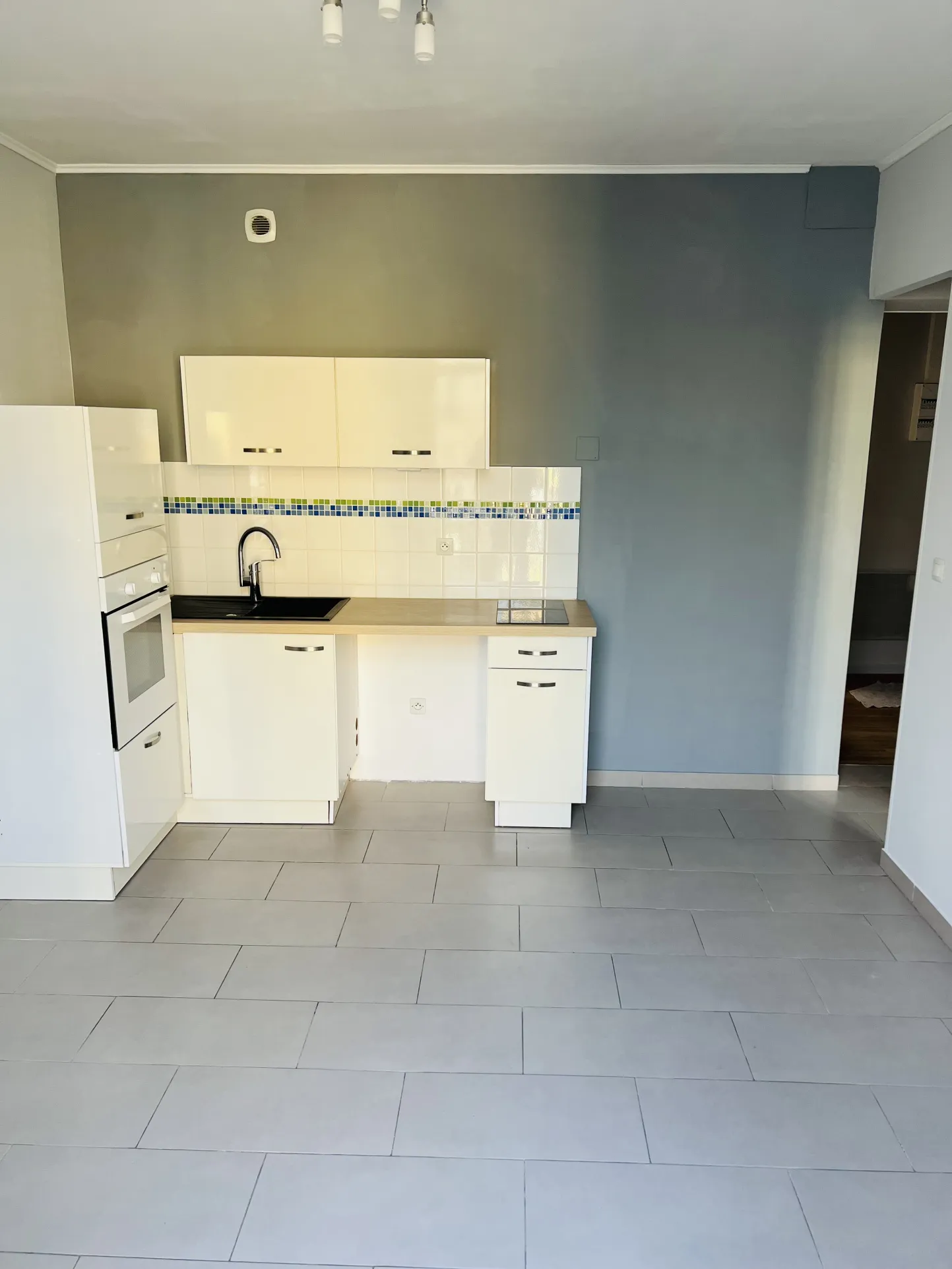 À vendre : Appartement de type 2 avec cour à Lunel 