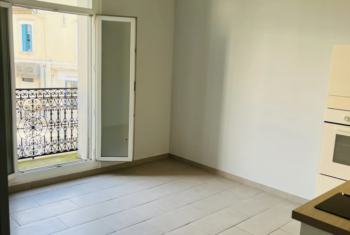 À vendre : Appartement de type 2 avec cour à Lunel 