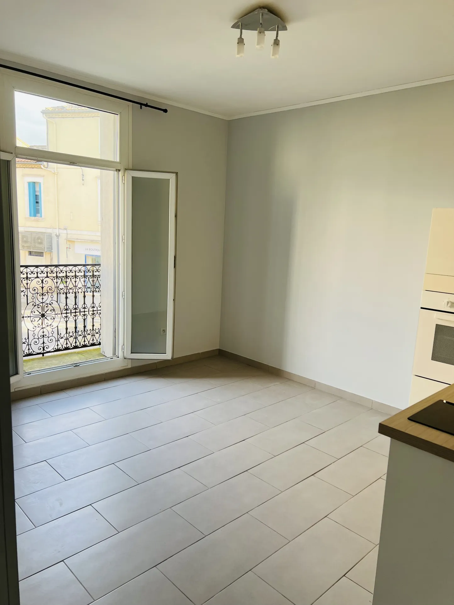 À vendre : Appartement de type 2 avec cour à Lunel 