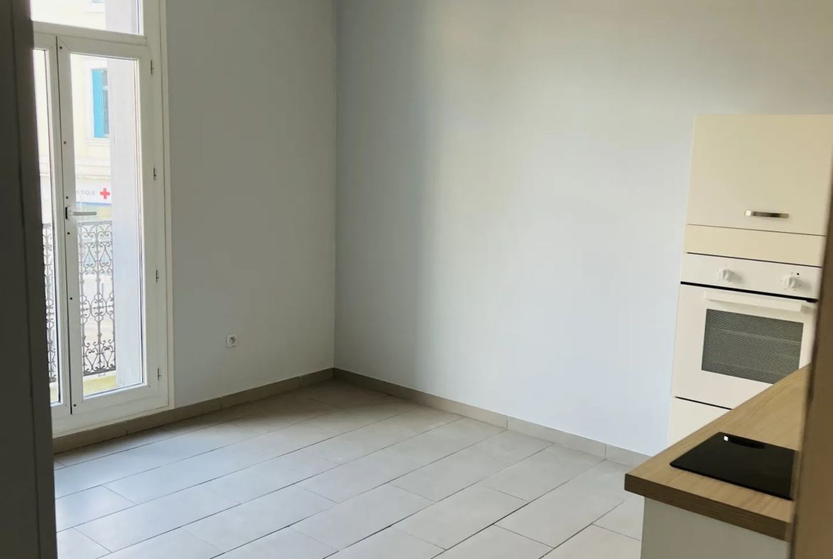 À vendre : Appartement de type 2 avec cour à Lunel 