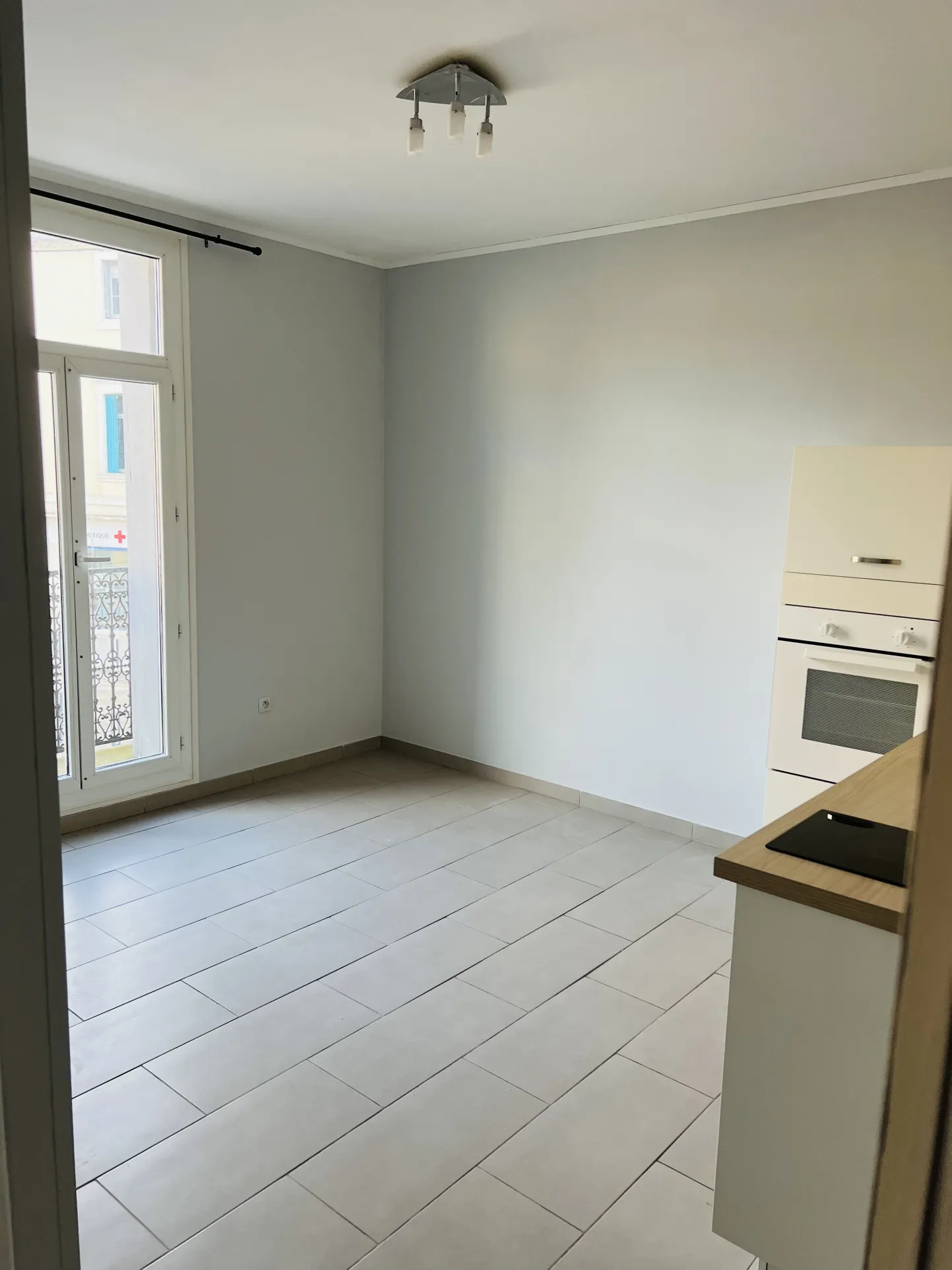 À vendre : Appartement de type 2 avec cour à Lunel 